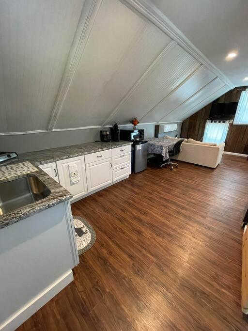 Eden Farm: Private Studio Minutes From Salisbury ภายนอก รูปภาพ