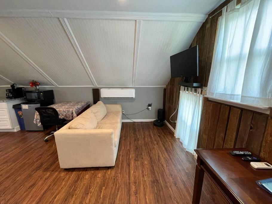 Eden Farm: Private Studio Minutes From Salisbury ภายนอก รูปภาพ